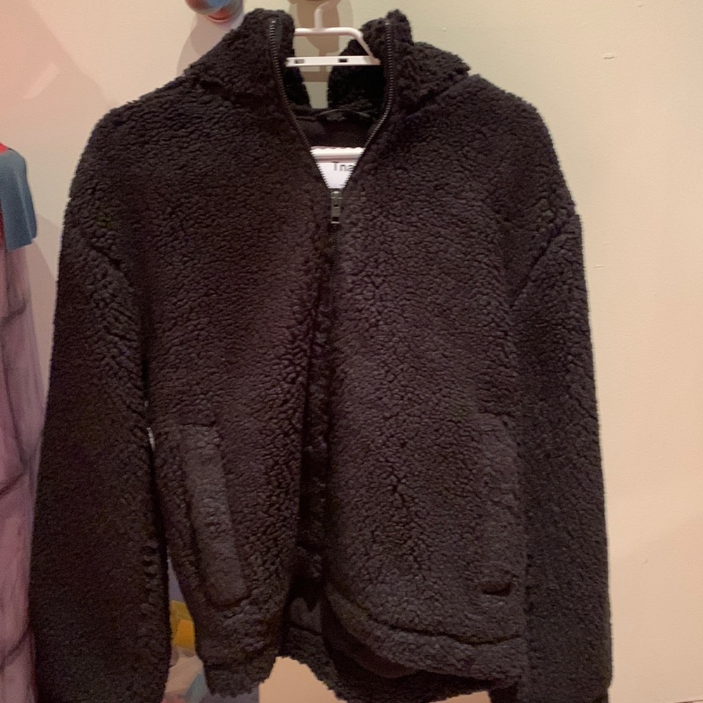 Aritzia TNA Teddy hooded fleece. Worn maybe two times. Perfect condition.